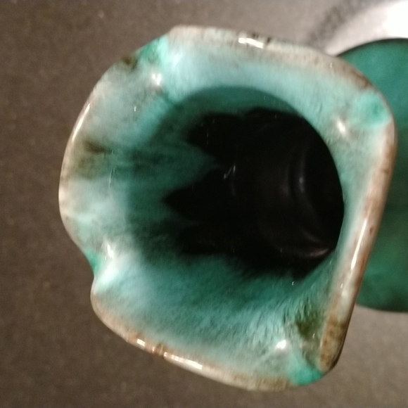 🌷Beautiful Handmade Blue Mountain Pottery tulip vase🌷 - Picture 4 of 6